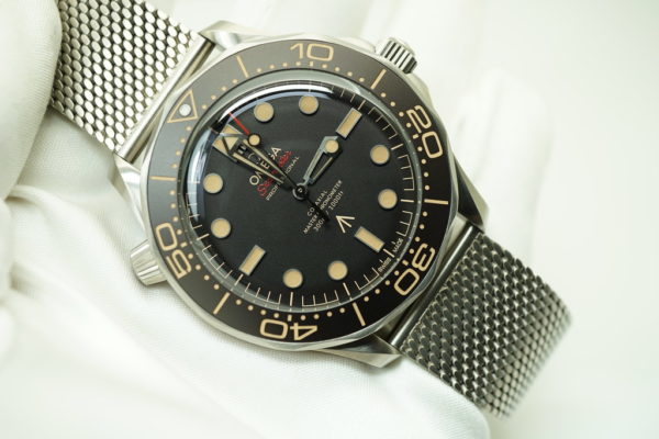 Omega SEAMASTER DIVER 300M 007 JAMES BOND TITANIUM MESH BRACELET 2020 WARRANTY FULL SET - Image 8