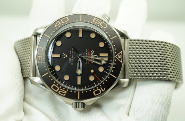 Omega SEAMASTER DIVER 300M 007 JAMES BOND TITANIUM MESH BRACELET 2020 WARRANTY FULL SET - Image 9