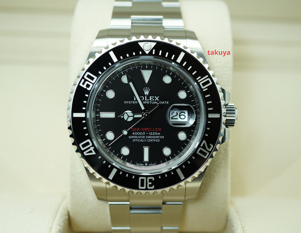 Rolex Hulk Green Submariner 116610LV 40 Anniversary - RSC Serviced!  COMPLETE SET!