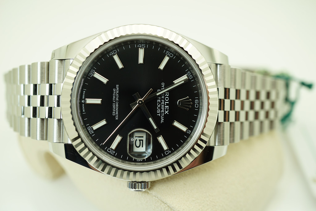 126334 discount black dial