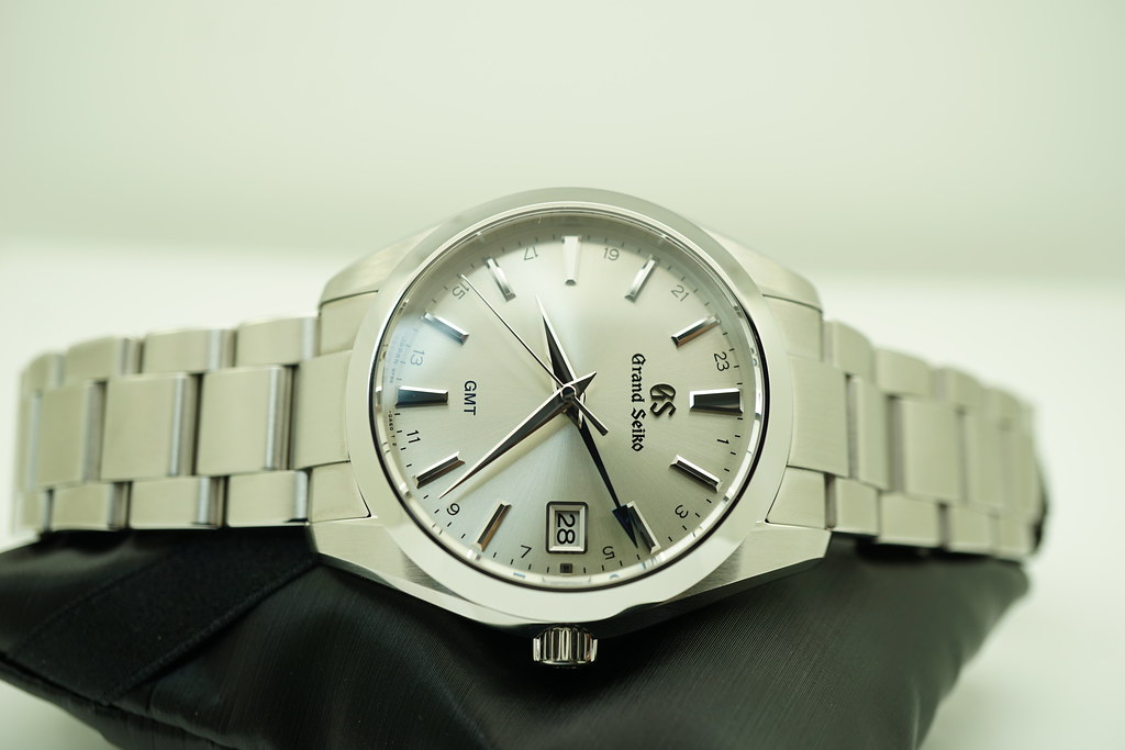 NEW GRAND SEIKO Heritage QUARTZ GMT SBGN011 SILVER DIAL 2021 FULL