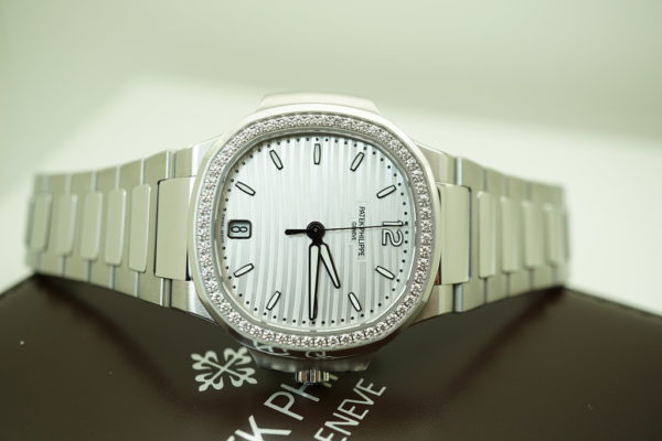 Brand New Patek PHILIPPE 7118/1200A NAUTILUS SILVER DIAL DIAMOND BEZEL 2021 FULL SET - Image 10