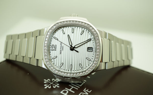 Brand New Patek PHILIPPE 7118/1200A NAUTILUS SILVER DIAL DIAMOND BEZEL 2021 FULL SET - Image 11