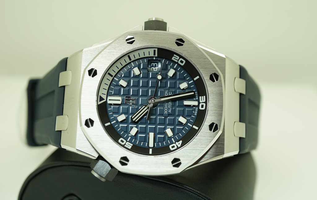 BRAND NEW Audemars PIGUET ROYAL OAK OFFSHORE DIVER 15720ST BLUE DIAL ...