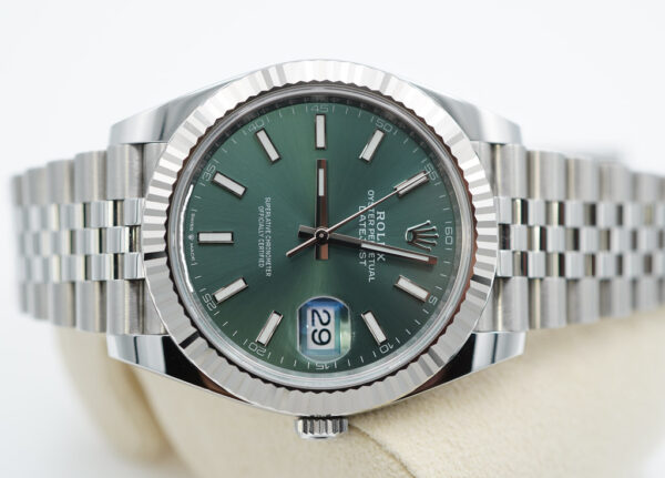 MINT Rolex 126334 DATEJUST 41 FLUTED BEZEL MINT GREEN DIAL JUBILEE 2023 FULL SET - Image 9