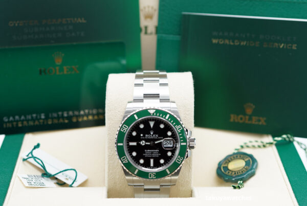 Rolex 126610LV SUBMARINER 41 GREEN BEZEL STARBUCKS 2021 WARRANTY COMPLETE SET - Image 2