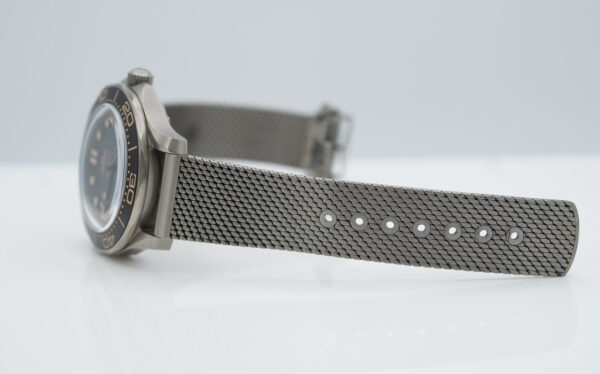 Omega SEAMASTER DIVER 300M 007 JAMES BOND TITANIUM MESH BRACELET FULL SET - Image 5