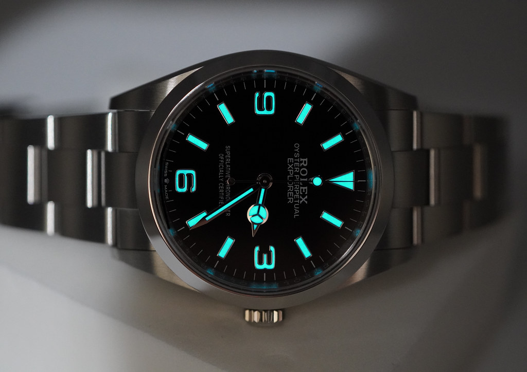 Rolex discount explorer lume