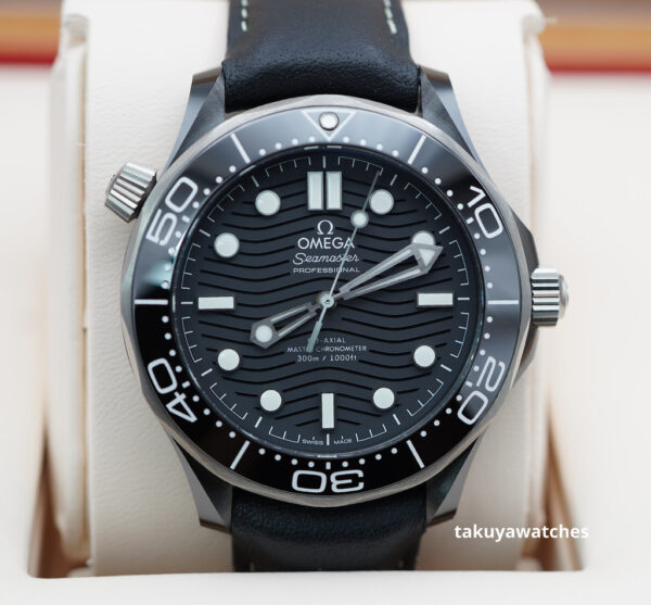 Omega SEAMASTER DIVER 300M BLACK CERAMIC 2023 EXTRA STRAP FULL SET