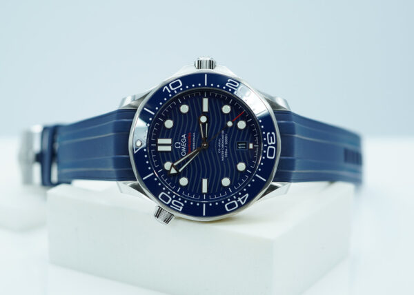 Omega SEAMASTER DIVER 300M BLUE WAVE DIAL EXTRA RUBBER STRAP FULL SET - Image 10