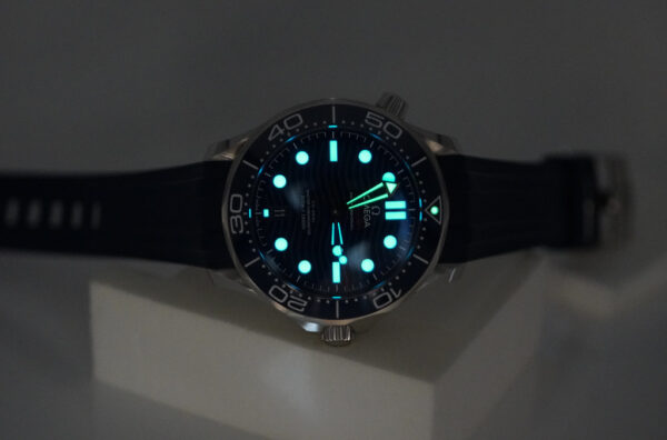 Omega SEAMASTER DIVER 300M BLUE WAVE DIAL EXTRA RUBBER STRAP FULL SET - Image 11