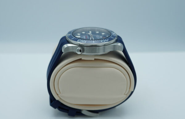 Omega SEAMASTER DIVER 300M BLUE WAVE DIAL EXTRA RUBBER STRAP FULL SET - Image 4