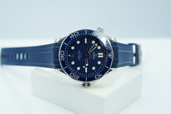 Omega SEAMASTER DIVER 300M BLUE WAVE DIAL EXTRA RUBBER STRAP FULL SET - Image 9