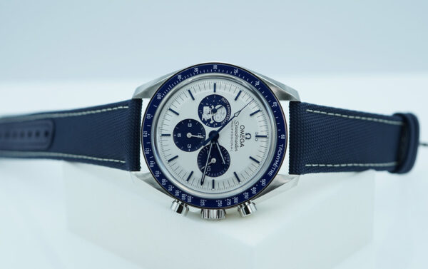 BRAND NEW Omega SPEEDMASTER SILVER SNOOPY AWARD 50TH ANNIVERSARY 2024 FULL SET - Image 9