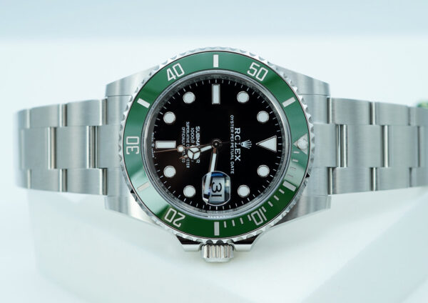 BRAND NEW Rolex 126610LV SUBMARINER 41 GREEN MK2 BEZEL BLACK DIAL 2024 COMPLETE SET - Image 8