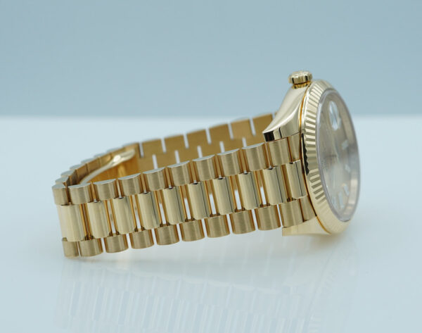 Rolex 228238 DAY DATE 40 18K YELLOW GOLD CHAMPAGNE BAGUETTE DIAMOND DIAL 2022 FULL SET - Image 6