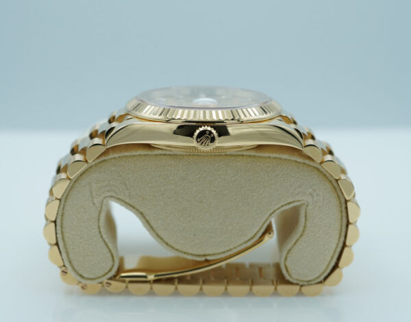 Rolex 228238 DAY DATE 40 18K YELLOW GOLD CHAMPAGNE BAGUETTE DIAMOND DIAL 2022 FULL SET - Image 3