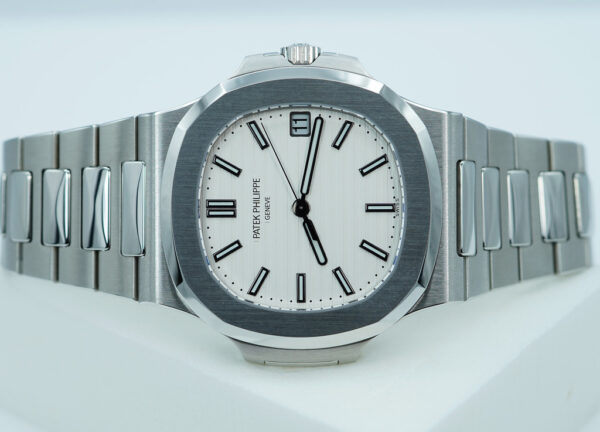 Patek PHILIPPE 5711 NAUTILUS STAINLESS STEEL WHITE DIAL FULL SET - Image 10