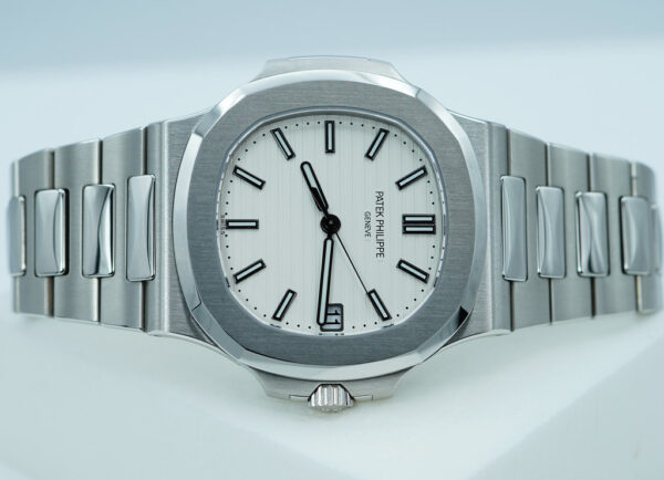 Patek PHILIPPE 5711 NAUTILUS STAINLESS STEEL WHITE DIAL FULL SET - Image 9