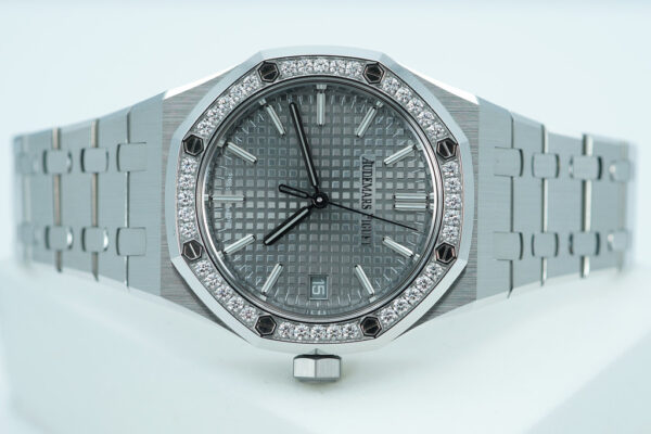 Audemars PIGUET ROYAL OAK 15551ST 50TH ANNIVERSARY GREY DIAL DIAMOND BEZEL 37MM FULL SET - Image 10