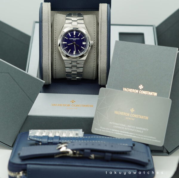 Vacheron CONSTANTIN OVERSEAS 4520V STAINLESS STEEL BLUE DIAL 2024 NEW MODEL - Image 2