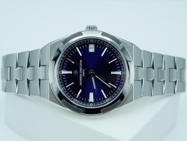 Vacheron CONSTANTIN OVERSEAS 4520V STAINLESS STEEL BLUE DIAL 2024 NEW MODEL - Image 10