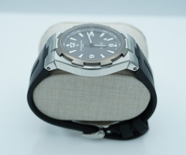 Vacheron CONSTANTIN OVERSEAS 47040 DEEP STREAM GREY DIAL BOXES PAPERS - Image 4