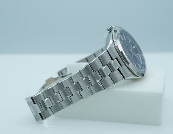 BRAND NEW Vacheron CONSTANTIN OVERSEAS 4520V STAINLESS STEEL BLUE DIAL NEW MODEL 2025 FULL SET - Image 5