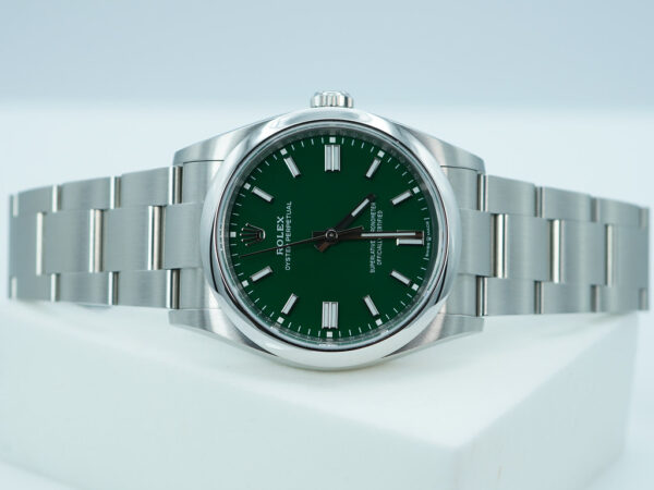 NEW Rolex 124300 OYSTER PERPETUAL 41 GREEN DIAL 2025 WARRANTY FULL SET - Image 10