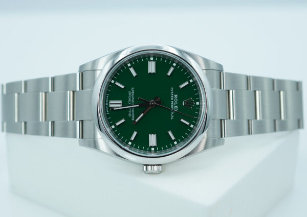 NEW Rolex 124300 OYSTER PERPETUAL 41 GREEN DIAL 2025 WARRANTY FULL SET - Image 9