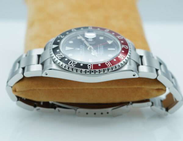 Rolex 16710 GMT MASTER II RED BLACK COKE BEZEL Y SERIAL 2003 BOX PAPERS - Image 4