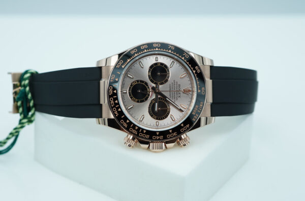 BRAND NEW Rolex 126515LN DAYTONA 18K RG OYSTERFLEX SUNDUST DIAL 2025 FULL SET - Image 9