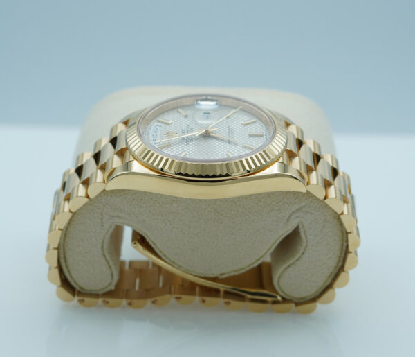 Rolex 228238 DAY DATE 40 18K YELLOW GOLD SILVER MOTIF DIAL 2021 FULL SET - Image 4