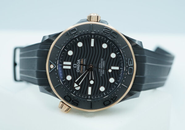 Omega SEAMASTER DIVER 300M BLACK CERAMIC SEDNA GOLD RUBBER STRAP FULL SET - Image 10