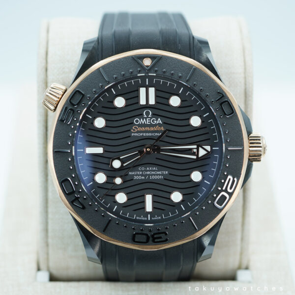 Omega SEAMASTER DIVER 300M BLACK CERAMIC SEDNA GOLD RUBBER STRAP FULL SET